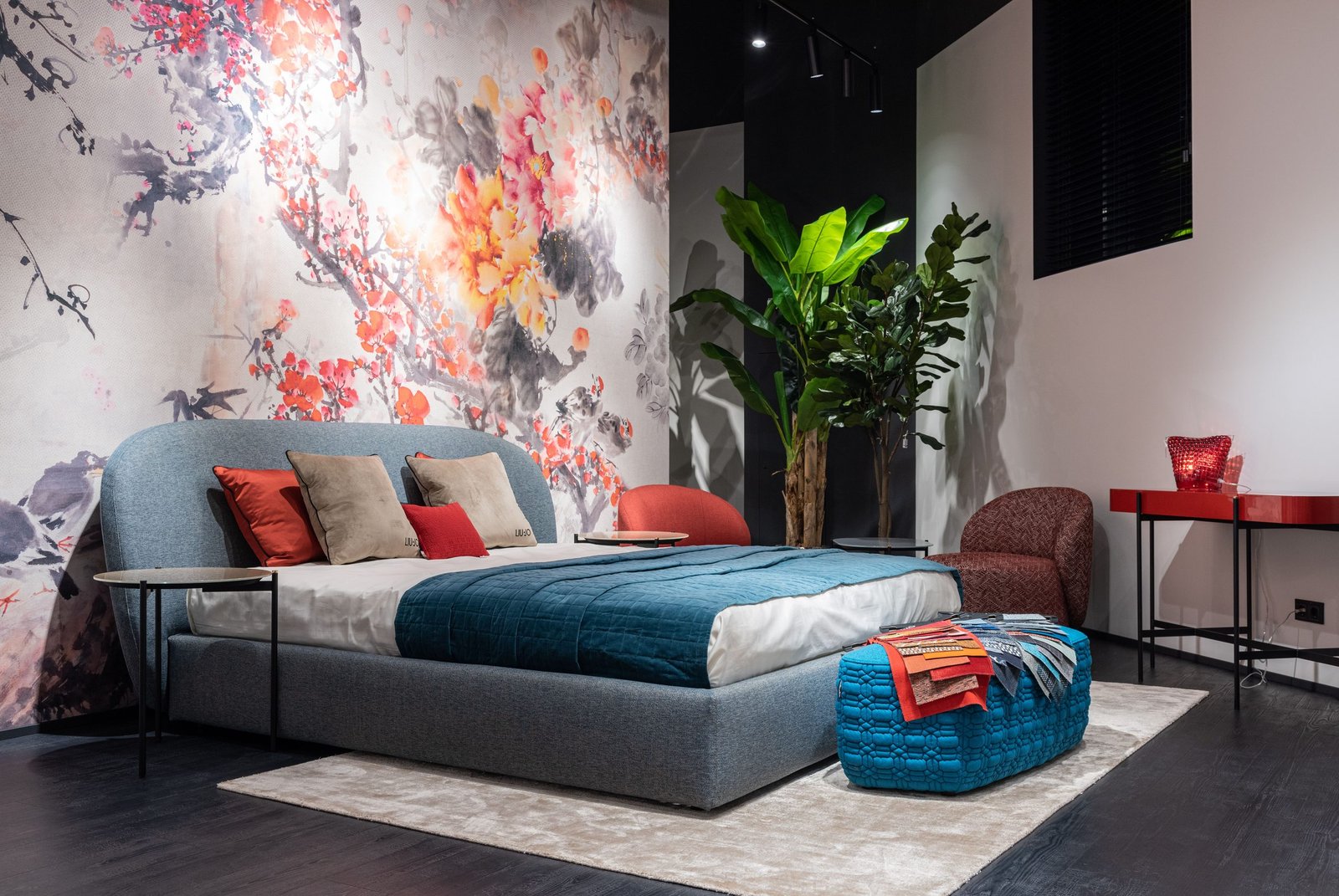 Bored of Your Bedroom? These Bedroom Wallpaper Ideas Will Transform It!